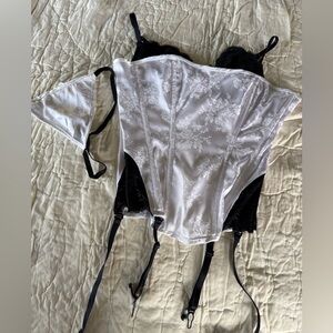 ~Fredricks of Hollywood~ Vintage Corsette with Matching Thong! Size 34.
